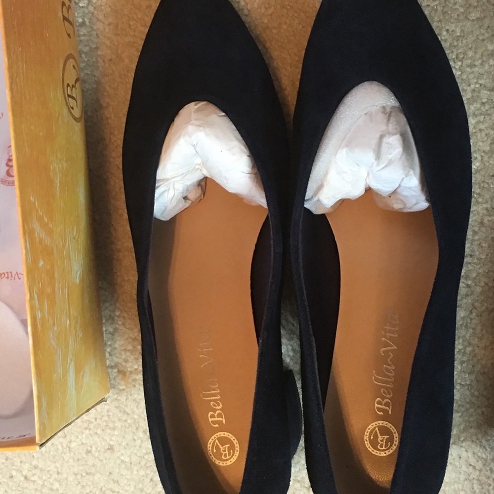 Bella Vita Navy Suede pumps. NWOT - Picture 7 of 8